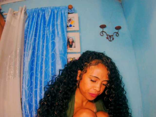 prettygirls11 live cam on BongaCams