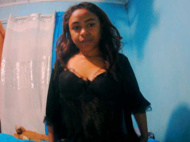 prettygirls11 live cam on BongaCams
