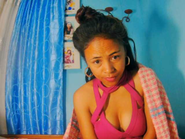 prettygirls11 live cam on BongaCams