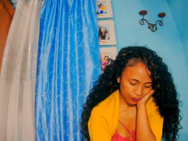 prettygirls11 live cam on BongaCams