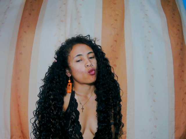 prettygirls11 live cam on BongaCams