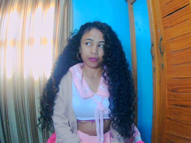 prettygirls11 live cam on BongaCams