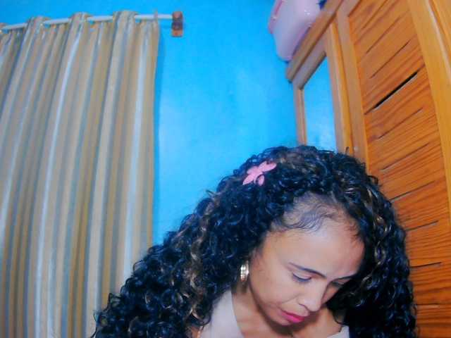 prettygirls11 live cam on BongaCams