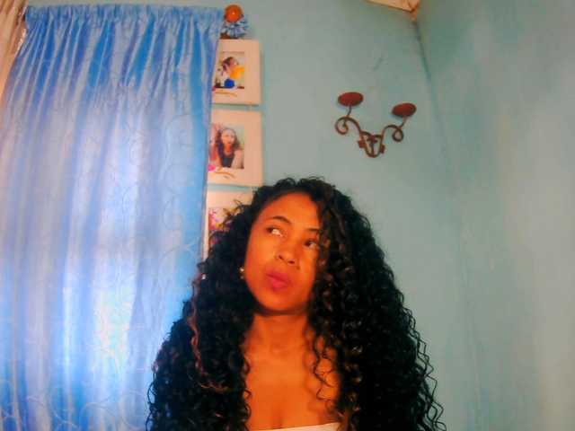 prettygirls11 live cam on BongaCams