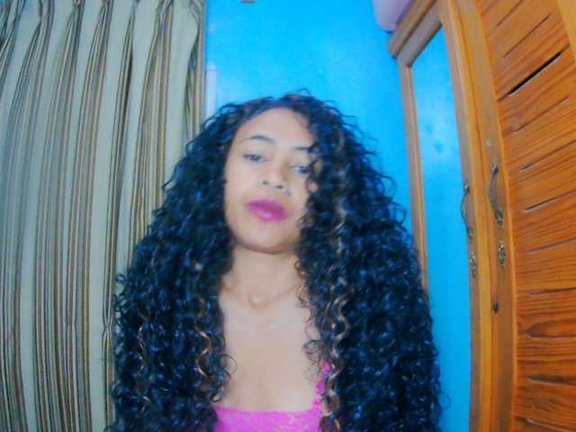 prettygirls11 live cam on BongaCams