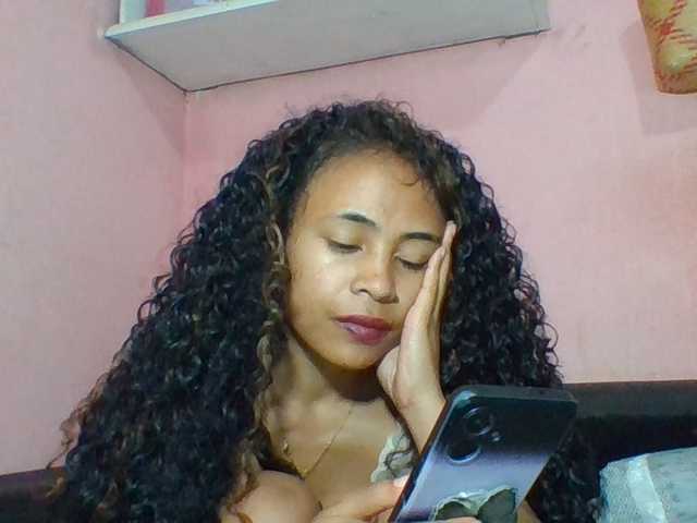 prettygirls11 live cam on BongaCams