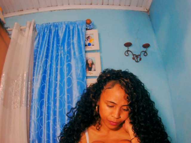 prettygirls11 live cam on BongaCams