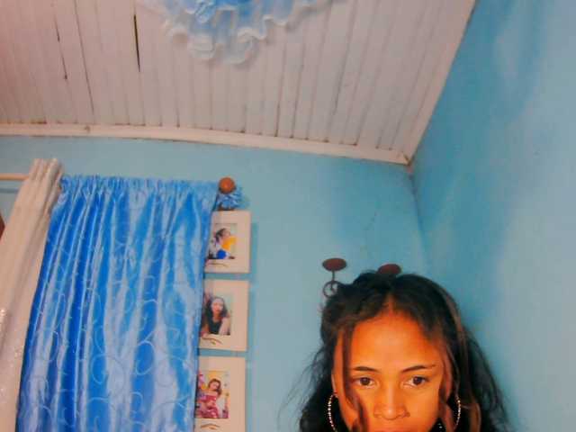 prettygirls11 live cam on BongaCams