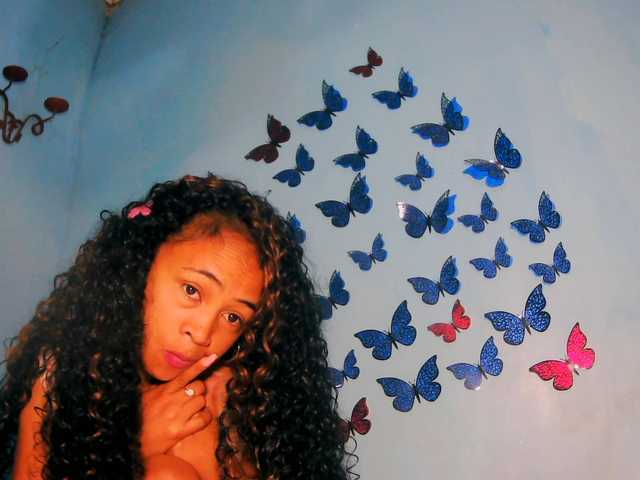 prettygirls11 live cam on BongaCams