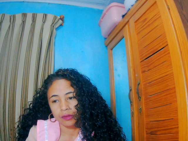 prettygirls11 live cam on BongaCams