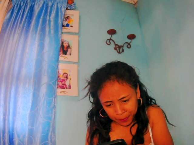 prettygirls11 live cam on BongaCams