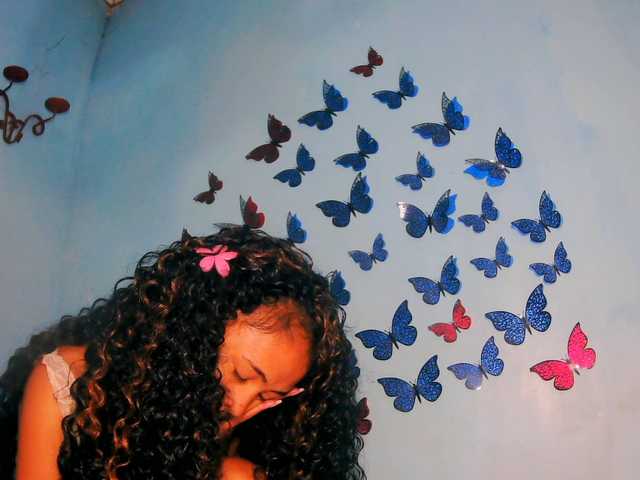 prettygirls11 live cam on BongaCams