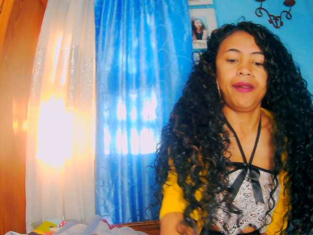 prettygirls11 live cam on BongaCams
