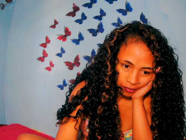 prettygirls11 live cam on BongaCams