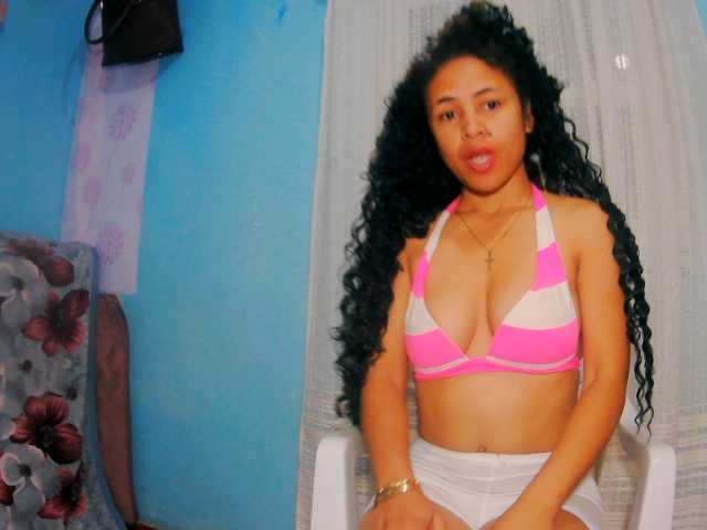 prettygirls11 live cam on BongaCams