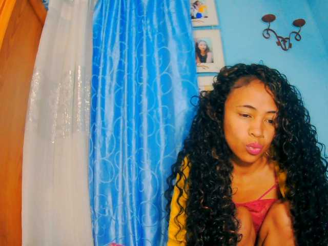 prettygirls11 live cam on BongaCams