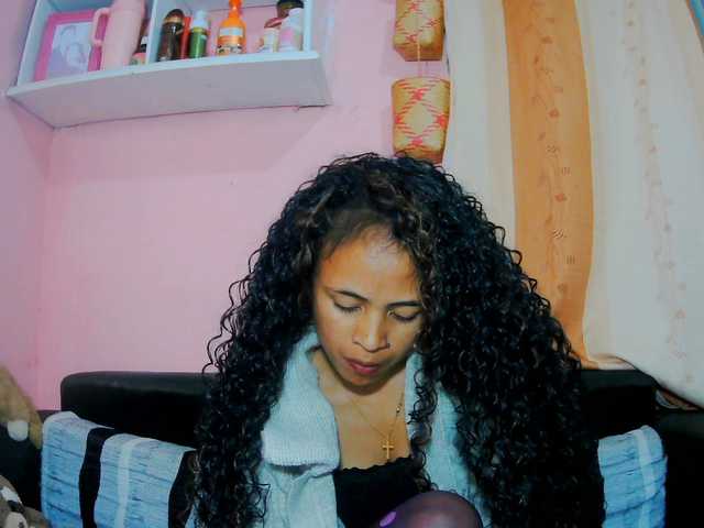 prettygirls11 live cam on BongaCams