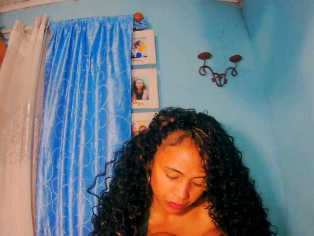 prettygirls11 webcam bongacams model stream image