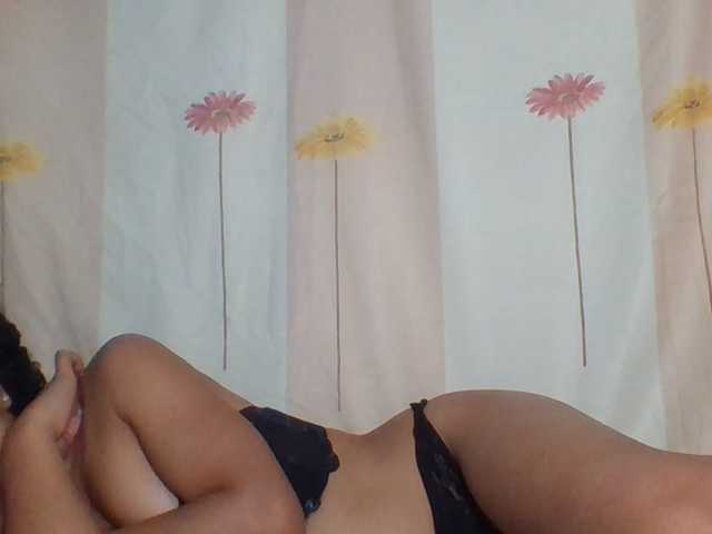 prettygirls11 live cam on BongaCams