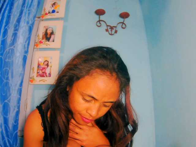 prettygirls11 live cam on BongaCams