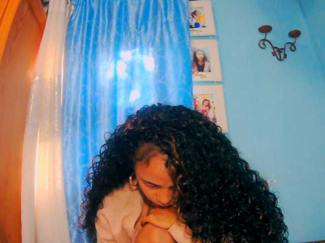 prettygirls11 live cam on BongaCams