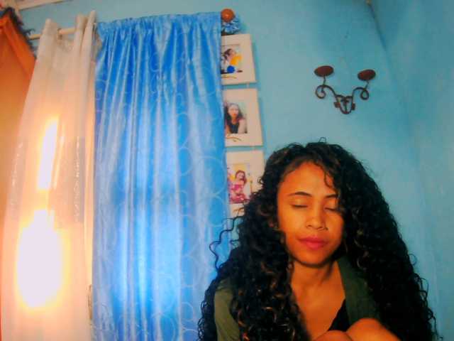 prettygirls11 live cam on BongaCams