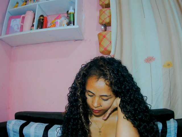 prettygirls11 live cam on BongaCams
