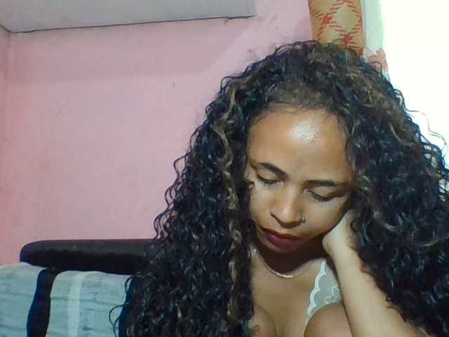 prettygirls11 live cam on BongaCams
