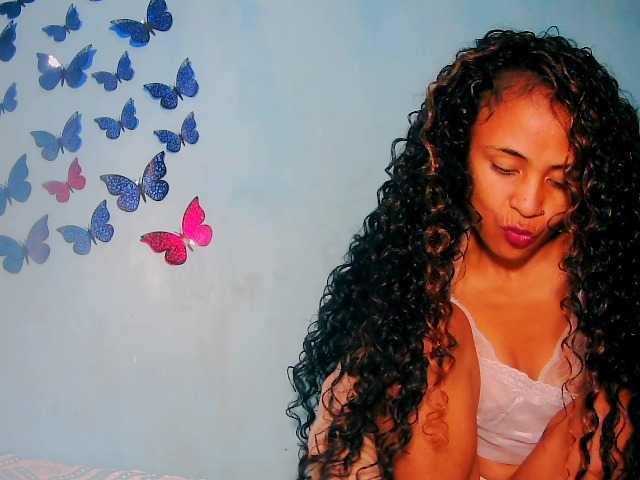 prettygirls11 live cam on BongaCams