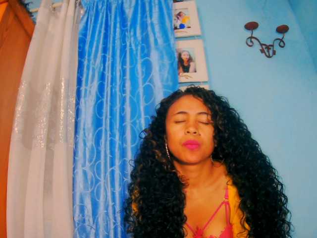 prettygirls11 live cam on BongaCams
