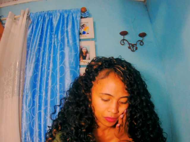 prettygirls11 live cam on BongaCams