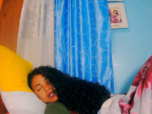 prettygirls11 live cam on BongaCams