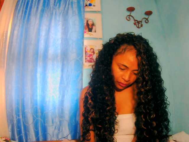 prettygirls11 live cam on BongaCams