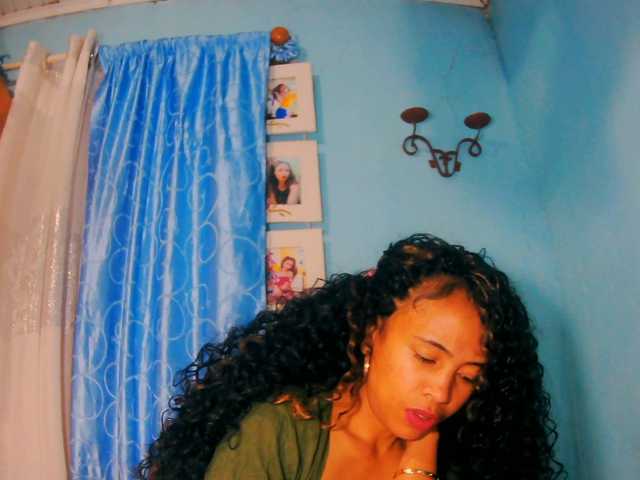prettygirls11 live cam on BongaCams