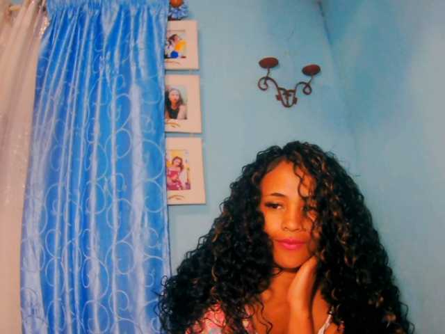 prettygirls11 live cam on BongaCams