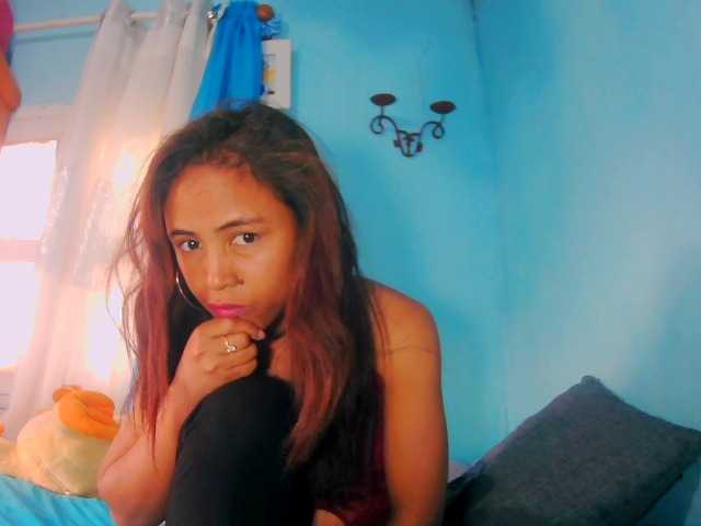 prettygirls11 live cam on BongaCams