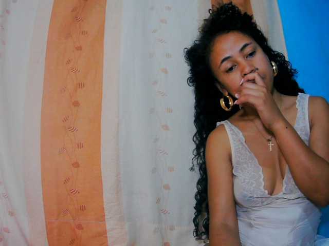 prettygirls11 live cam on BongaCams