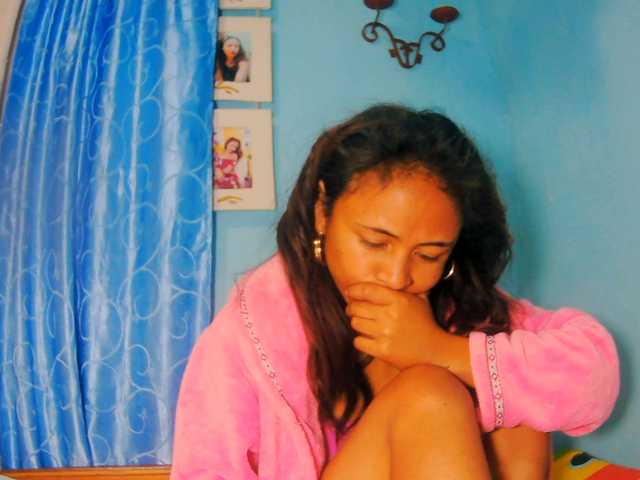 prettygirls11 live cam on BongaCams