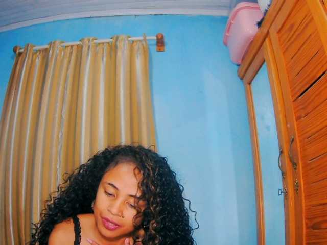 prettygirls11 live cam on BongaCams