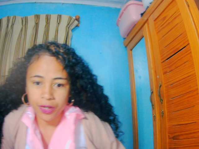 prettygirls11 live cam on BongaCams