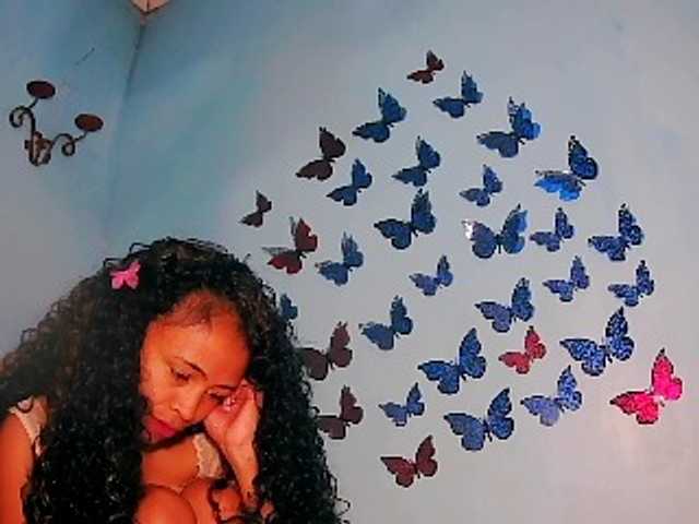 prettygirls11 live cam on BongaCams