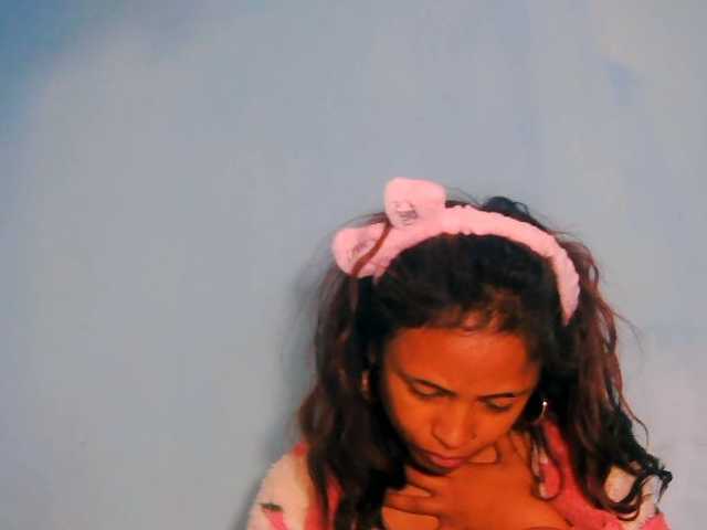 prettygirls11 live cam on BongaCams
