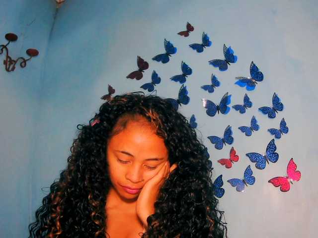 prettygirls11 live cam on BongaCams