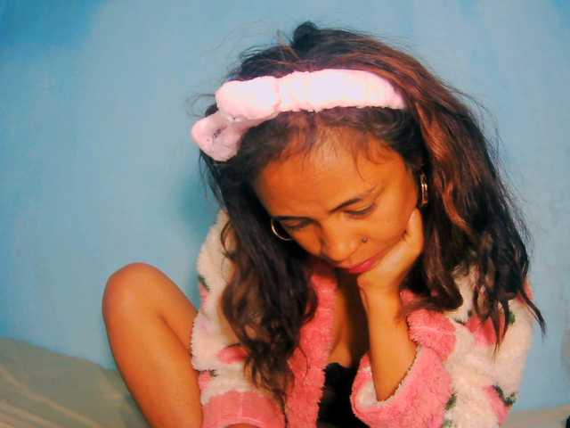 prettygirls11 live cam on BongaCams