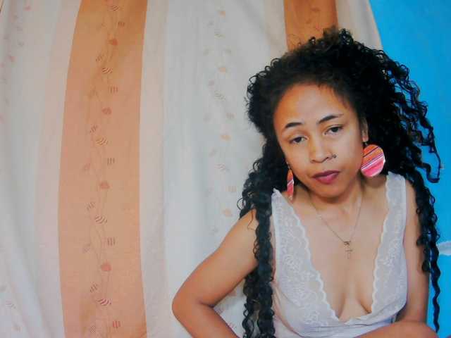 prettygirls11 live cam on BongaCams