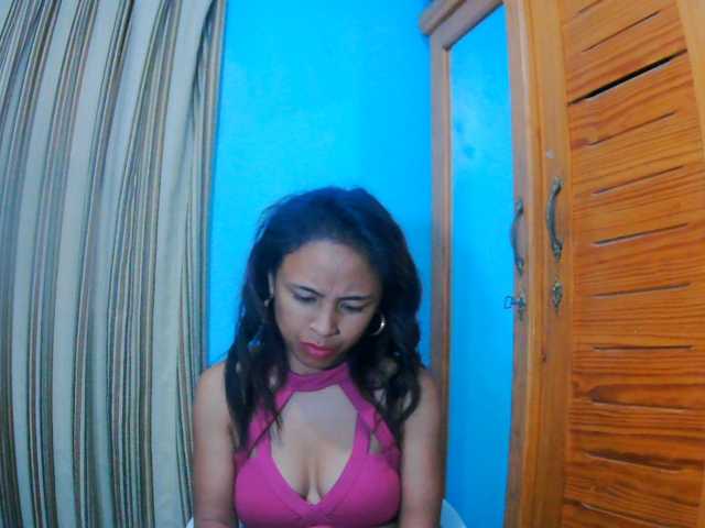 prettygirls11 live cam on BongaCams
