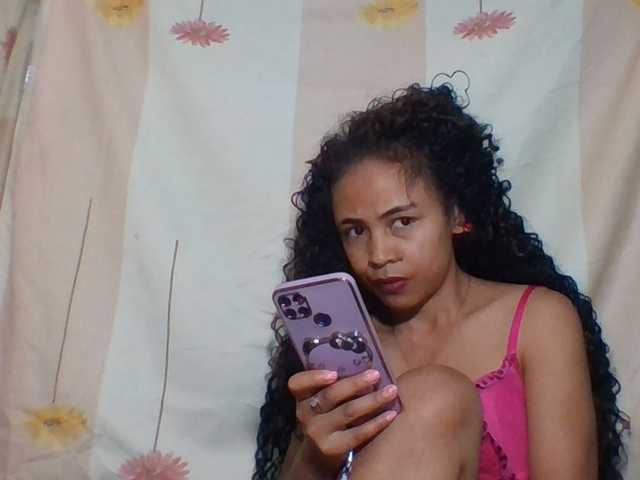 prettygirls11 live cam on BongaCams