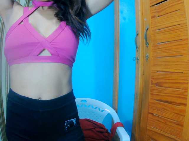 prettygirls11 live cam on BongaCams