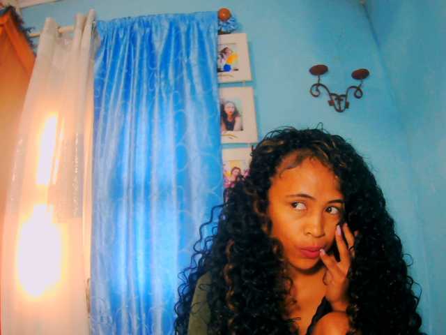 prettygirls11 live cam on BongaCams