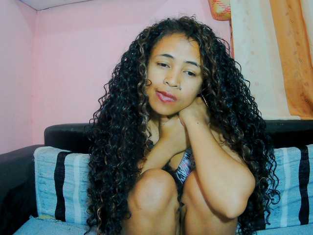 prettygirls11 live cam on BongaCams
